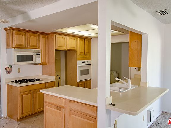2nd image of 2030 Nowell Ave