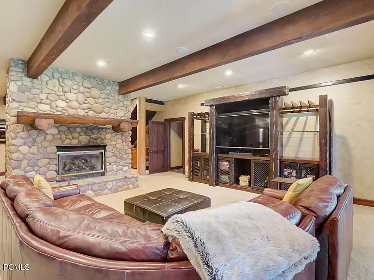 715 Aspen Ln — Photo 46
