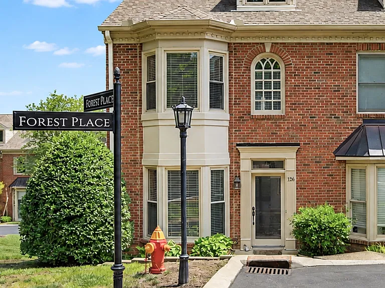 126 Forest Place Cir — Photo 3