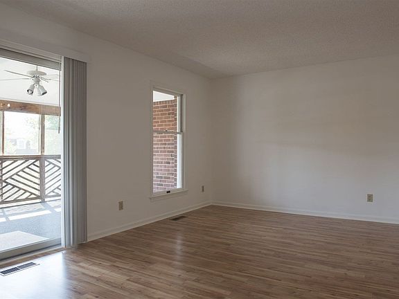5th image of 302B S Dogwood Dr