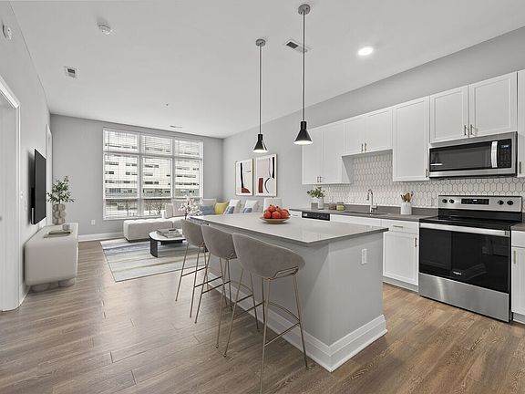 4th image of 255 S High St #313