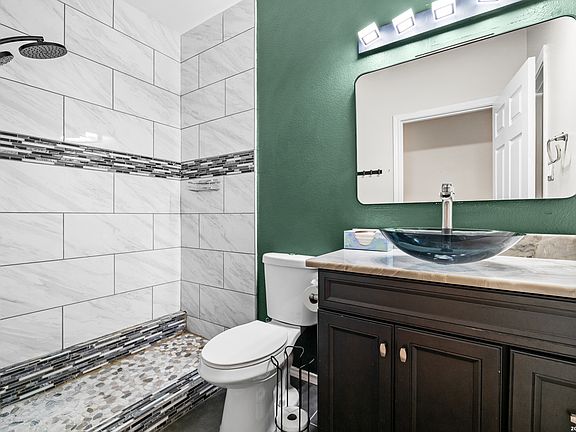 5th image of 8502 Sarasota Woods