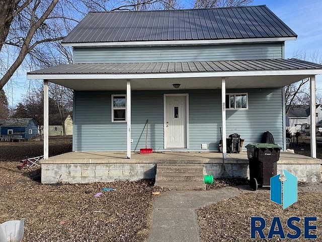 1st image of 104 S Cherry St