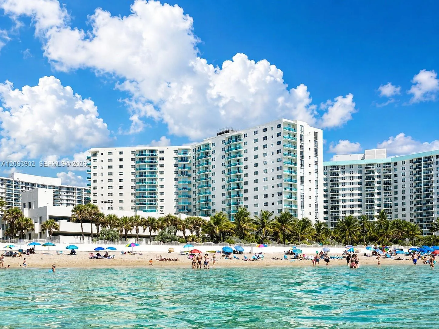 Tides On Hollywood Beach — Photo 2