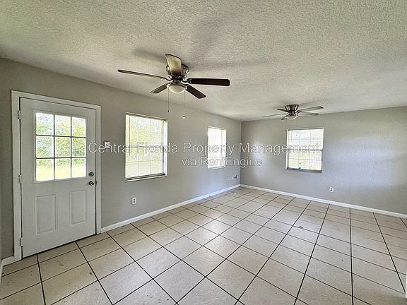 4th image of 885 Rockhill St