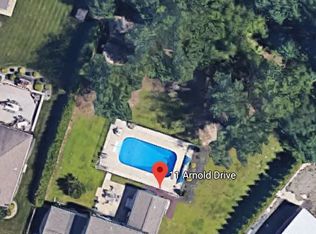 11 Arnold Dr, Peckville, PA 18452