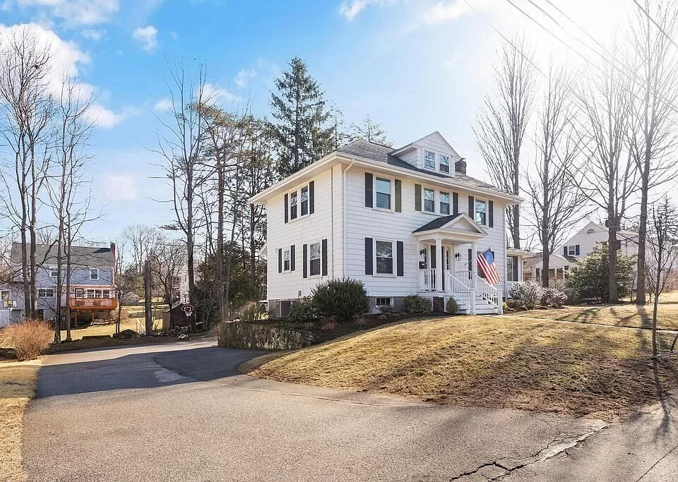 15 Lee St, Reading, MA 01867 | Zillow