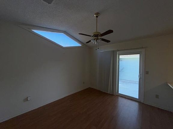 5th image of 105 Inverness Ct.