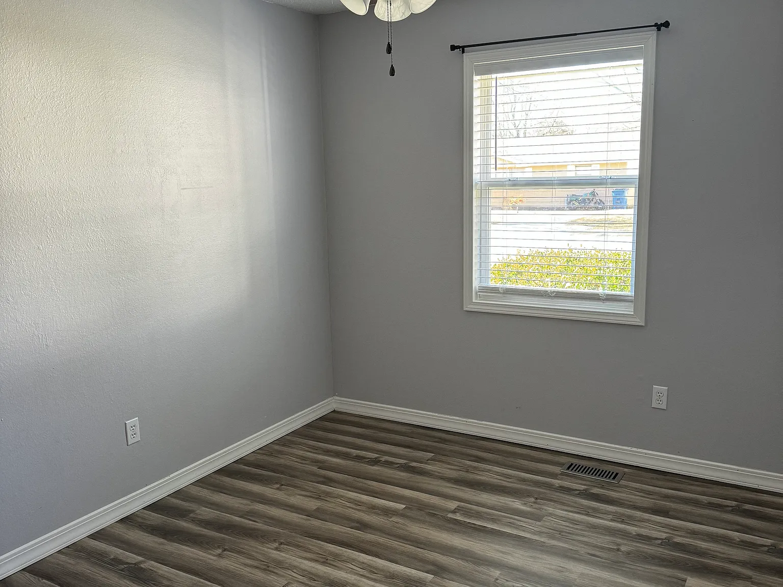 3 bed, 1124 sqft, $1,450 — Photo 2