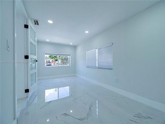5th image of 921 NW 30th Ct