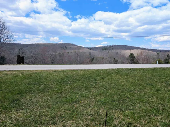 Stafford Dr, Christiansburg, VA 24073