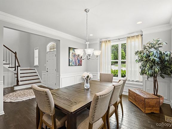 2nd image of 105 Skipjack Point Ct