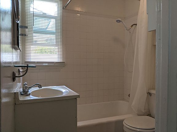 2nd image of 554 E Verdugo Ave #554