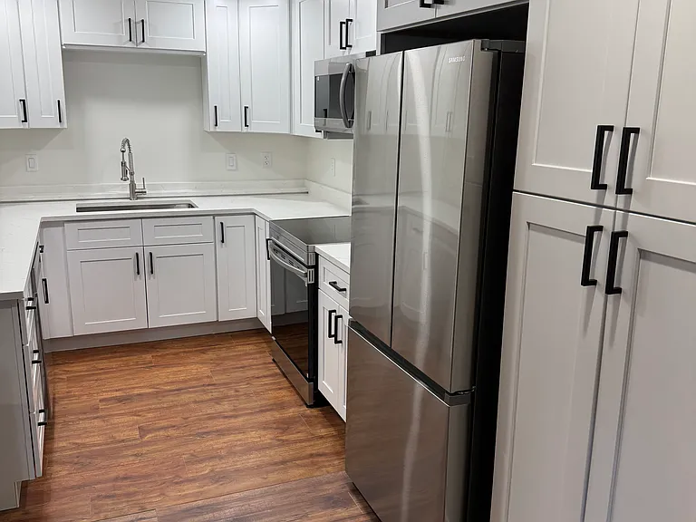 Brand new full kitchen (with permit)