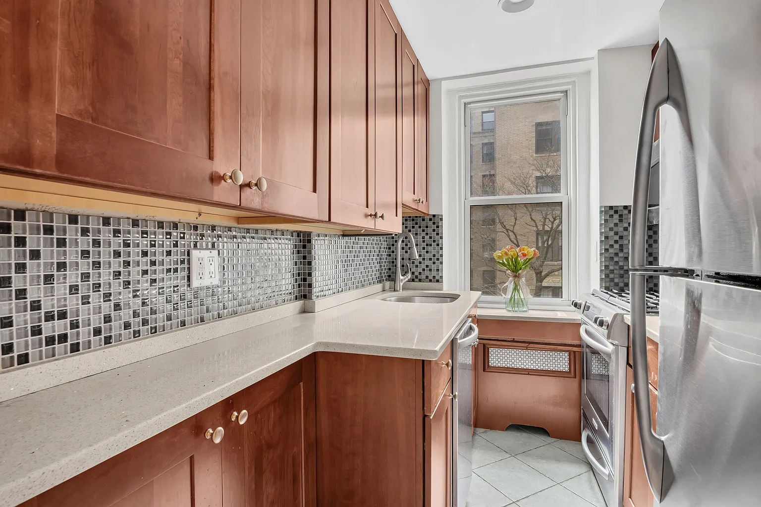 250 Cabrini Blvd APT 3C photo 1