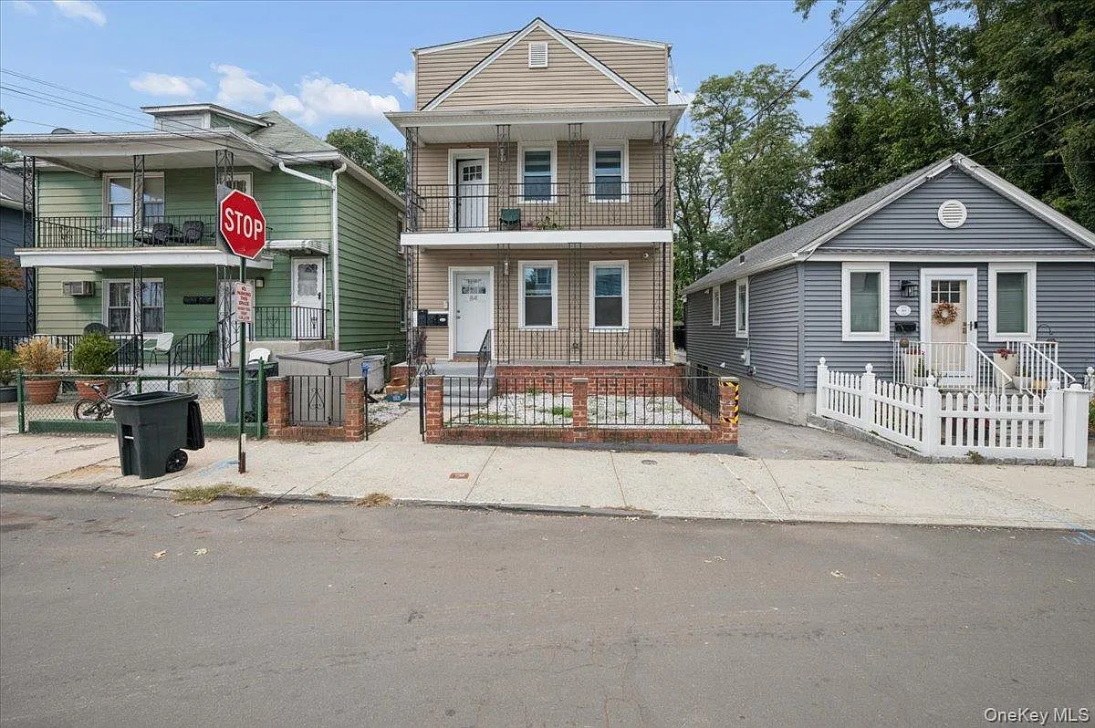 2 bed, 1.0 bath, 1100 sqft, $2,800 — Photo 1