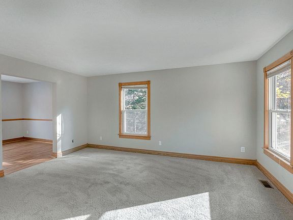 5th image of 42 Marwood Dr