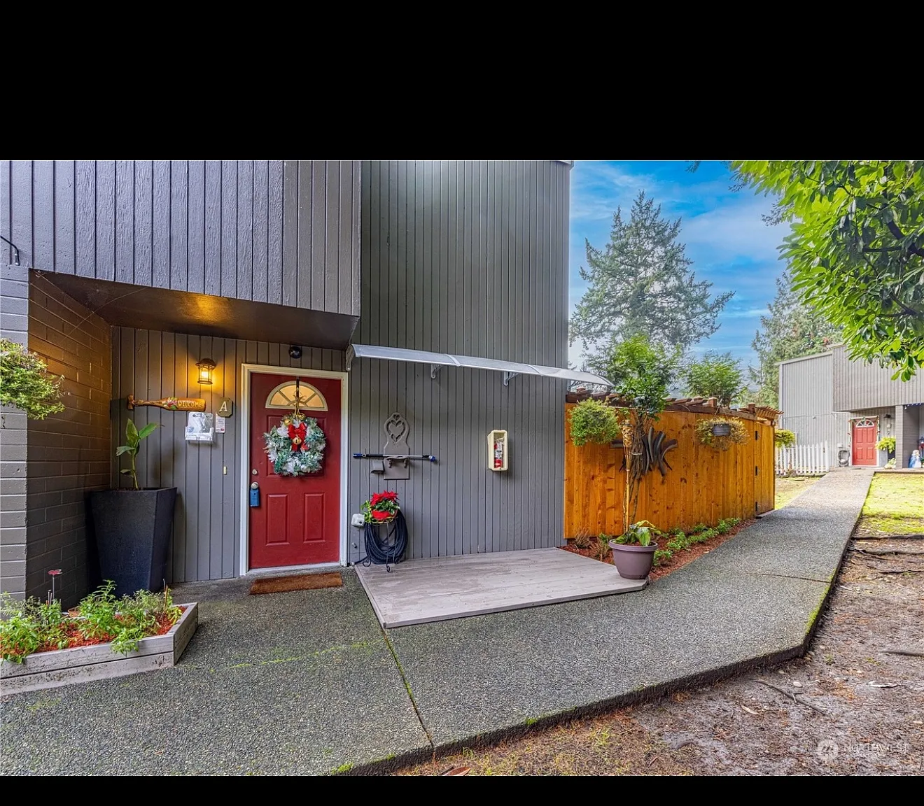 2 bed, 972 sqft, $2,299 — Photo 1