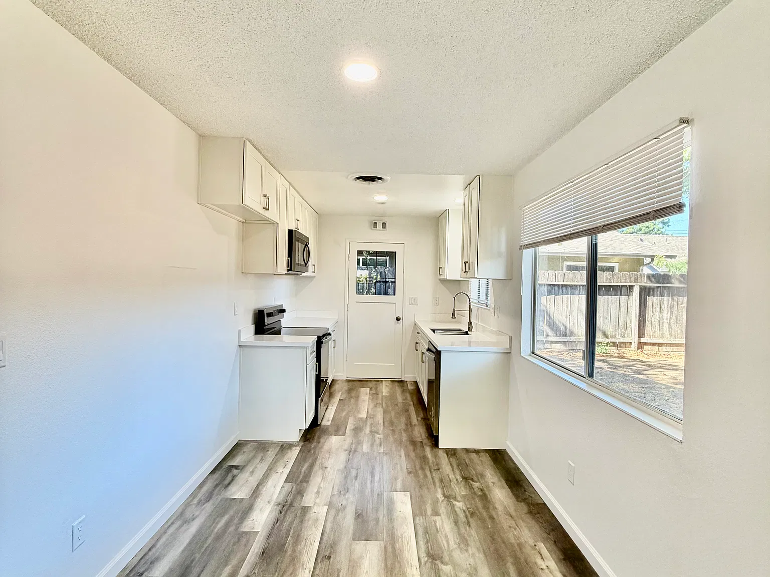 2 bed, 850 sqft, $1,850 — Photo 4