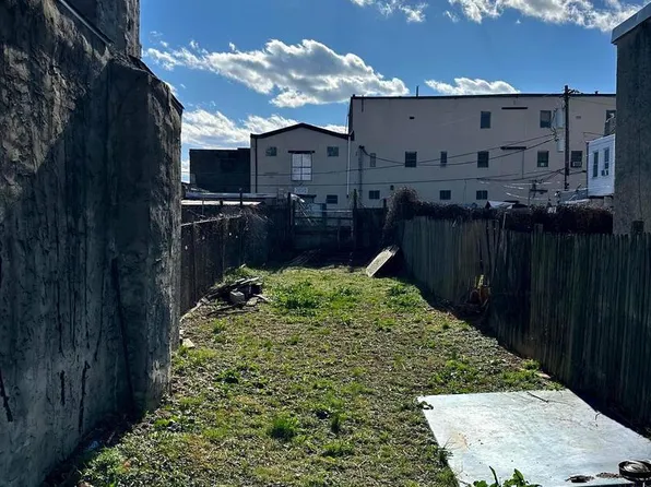 2112 E Somerset St, Philadelphia, PA 19134