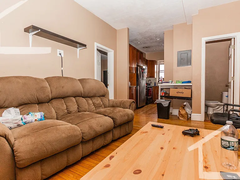 200 Harvard Ave #9I — Photo 1
