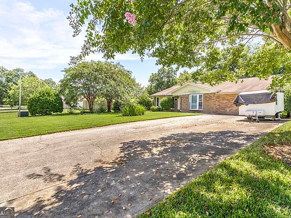 5th image of 104 Fieldstone Rd