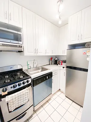 Rented by Urban Real Estate Inc | media 7