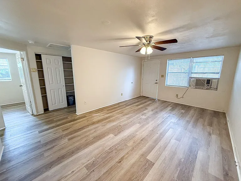 908 SW 6th Ave — Photo 3