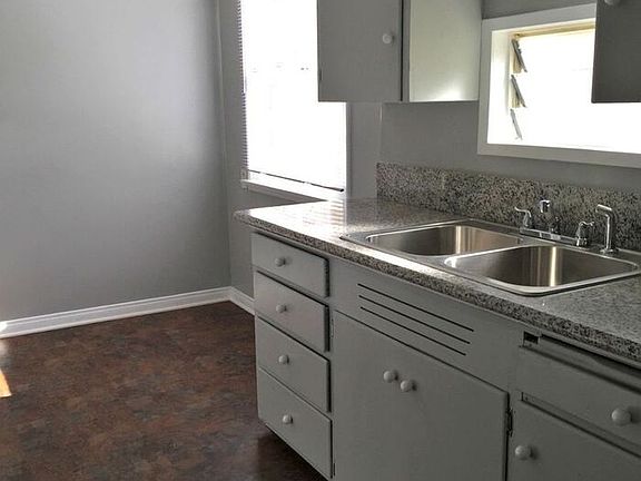 5th image of 1123 E 1st St #3GAR