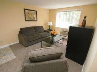2098 Winslow Dr APT 11, Columbus, OH 43207