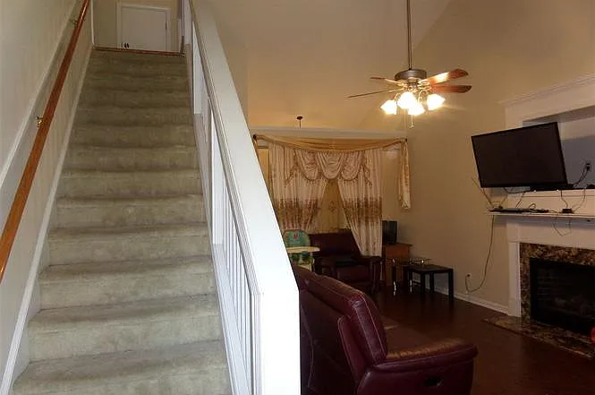 2033 Winston Diamond Ct — Photo 8