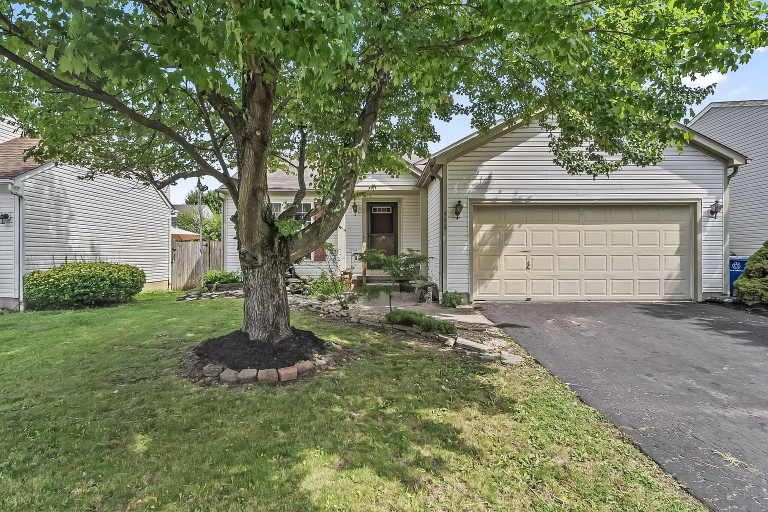 950 Robmeyer Dr photo 1