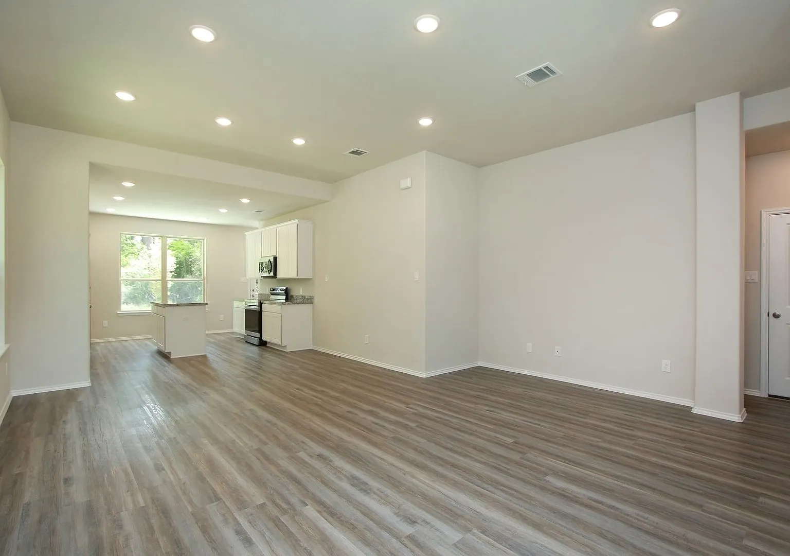 Brand New Home! 109 Seminole Dr. -- Immediate Move In! — Photo 4