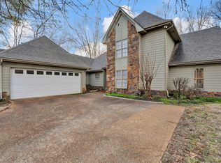 301 Locust Grove Dr, Cordova, TN 38018