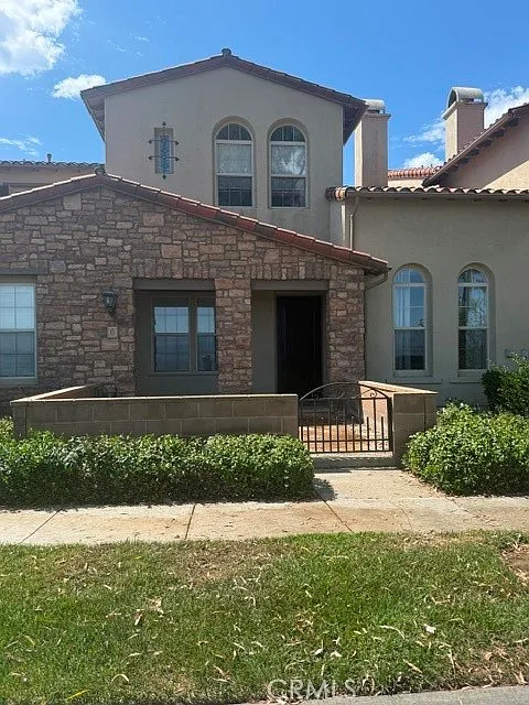 3 bed, 3.5 bath, 2305 sqft, $8,600 — Photo 2