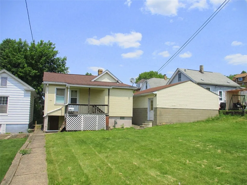 811 Kerr St photo 1