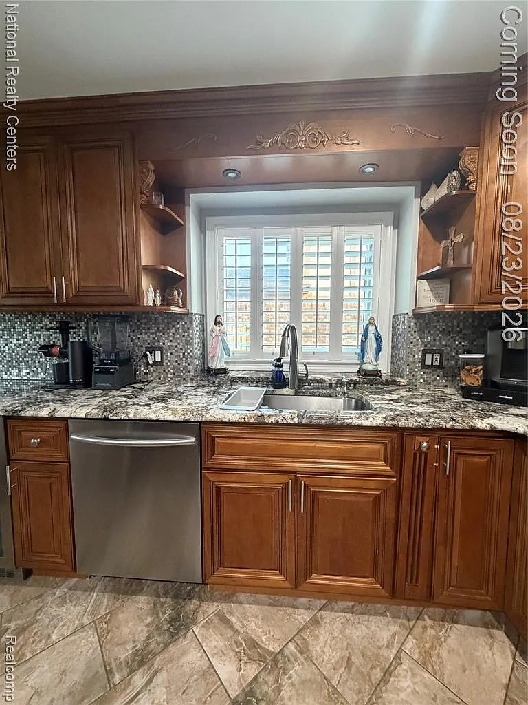 3 bed, 2.5 bath, 3634 sqft, $2,750 — Photo 2