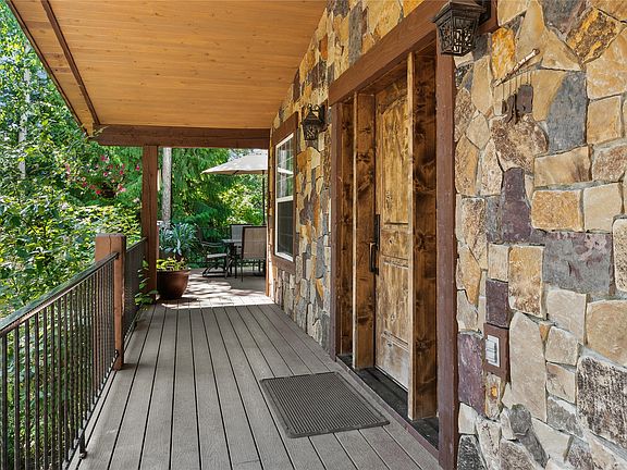 4th image of 820 Latigo Ln