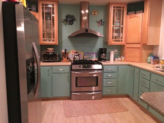 Kitchen with gas stove - everything a cook could desire-