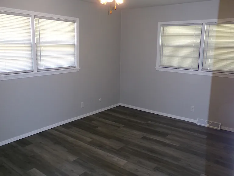 624 N Caddy Ln — Photo 9