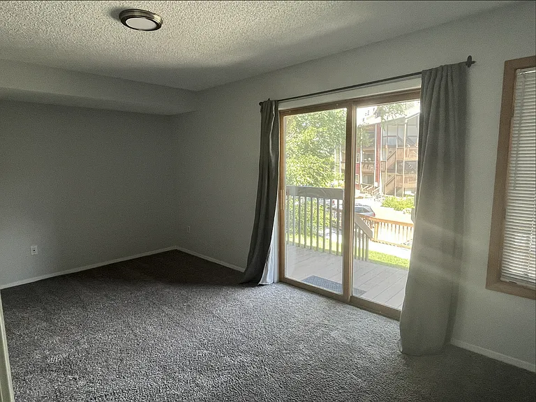 2823 Springdale Ln — Photo 16
