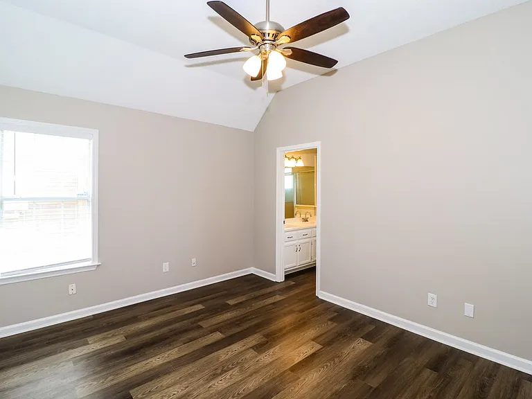 1123 Dove Hollow Cir W — Photo 9