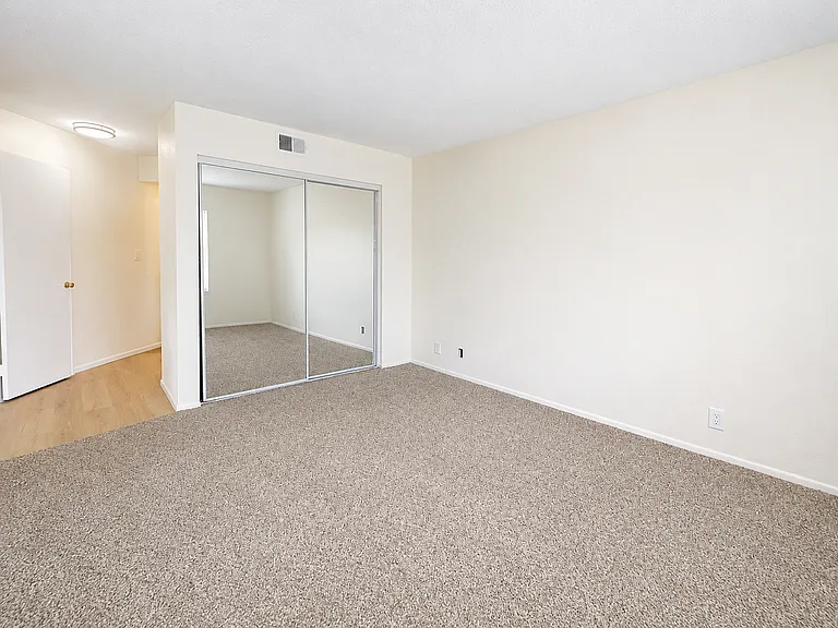 8582-8598 Tamarind Ave — Photo 10