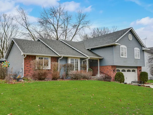 100 San Carlos Rd, Minooka, IL 60447
