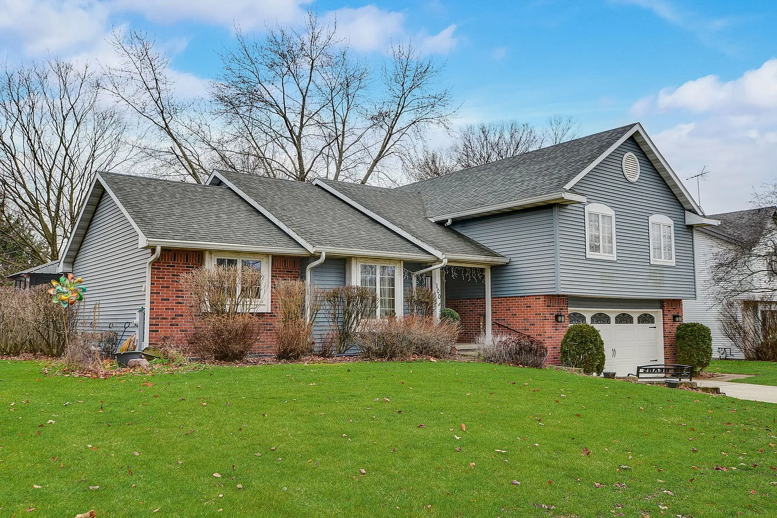 100 San Carlos Rd photo 1