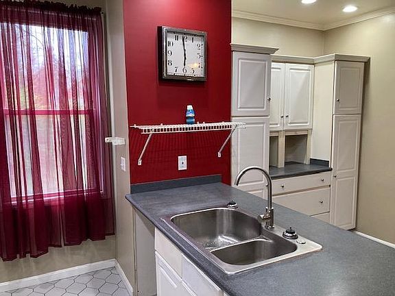 4th image of 3502 Woodbine Ave
