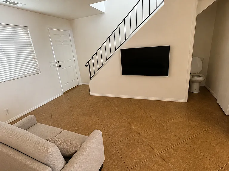 3083 Madison Ave — Photo 4