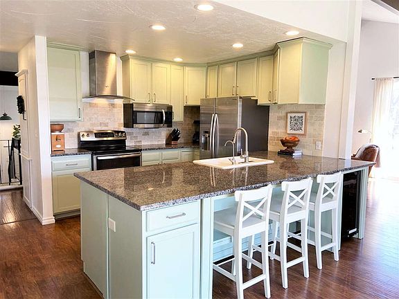 3rd image of 2702 Whippoorwill Ln