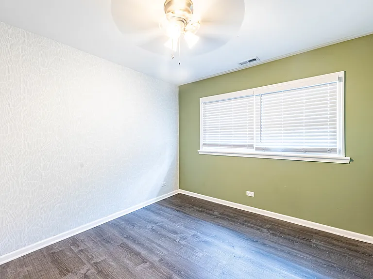 2722 Larkspur Ln — Photo 10