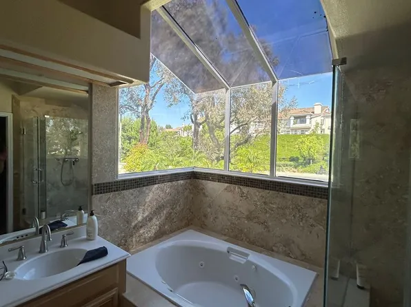 1046 S Mountcrest Ct, Anaheim, CA 92808